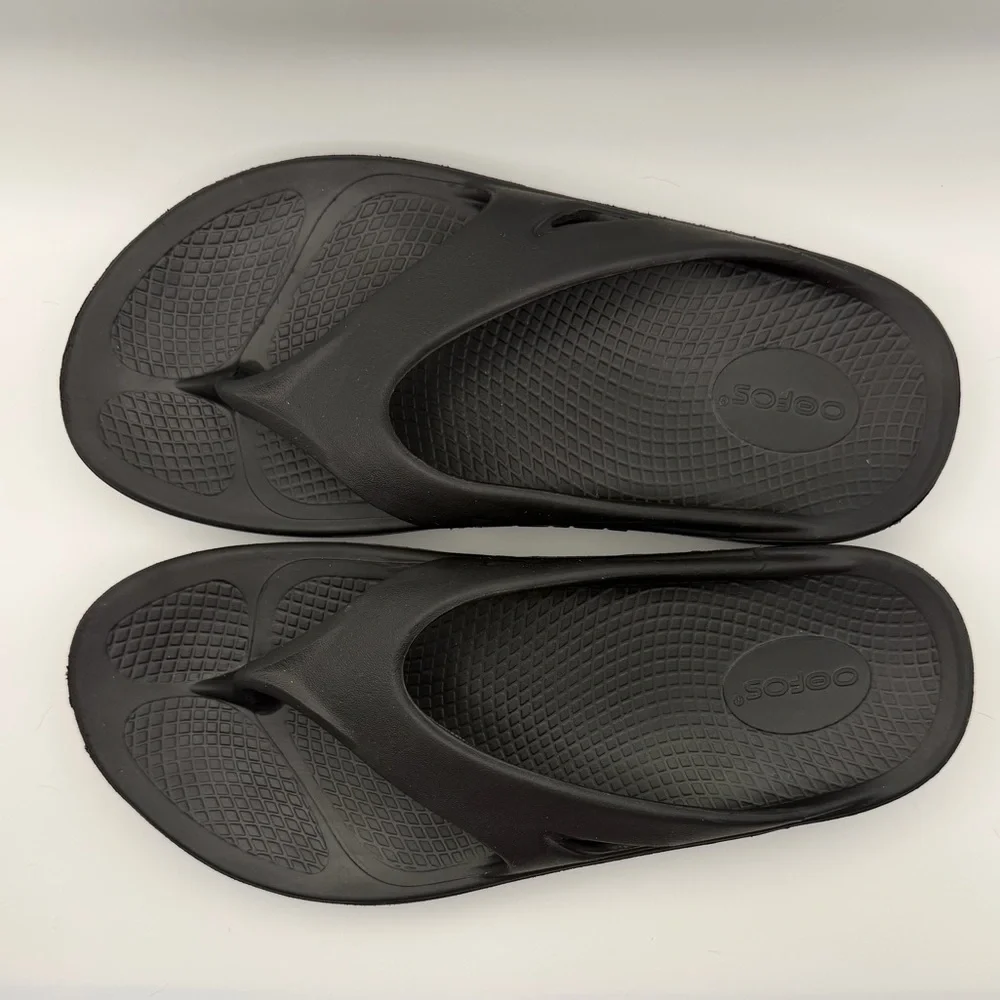 OOFOS Adults' OOriginal‎ Recovery Black Flip Flop Sandals Men’s 8 / Women’s 10